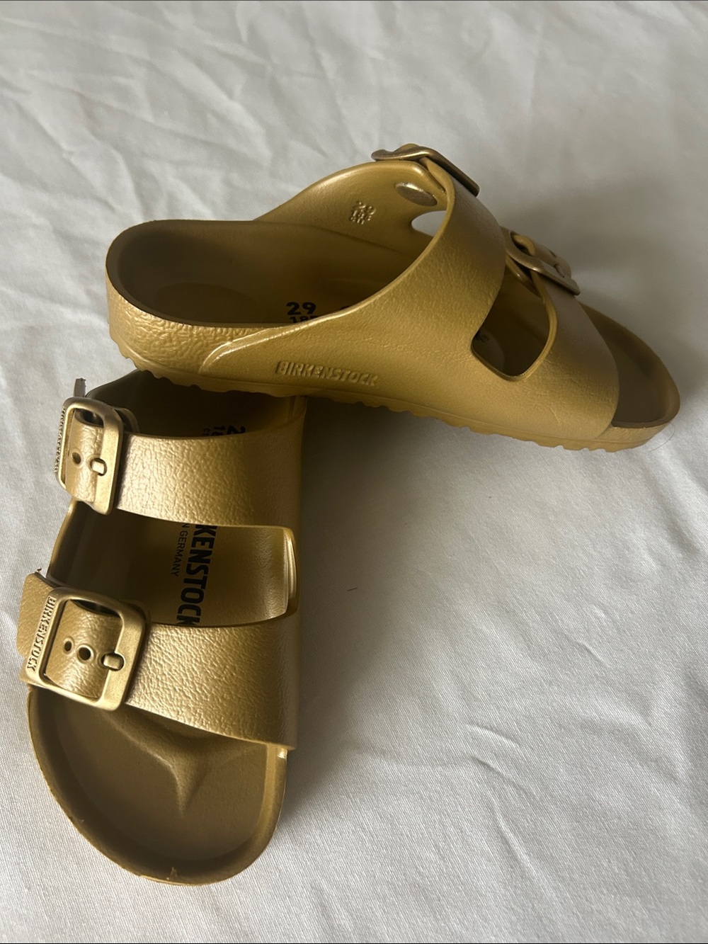 Birkenstock Kids Arizona Sandals in Metallic Gold - Picture 2 of 12